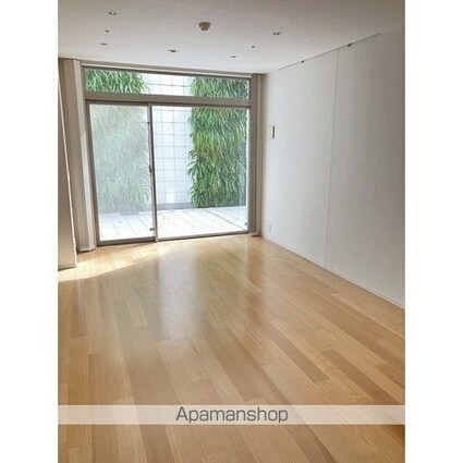 ミッドガーデン赤坂氷川[2LDK/73.11m2]のリビング・居間