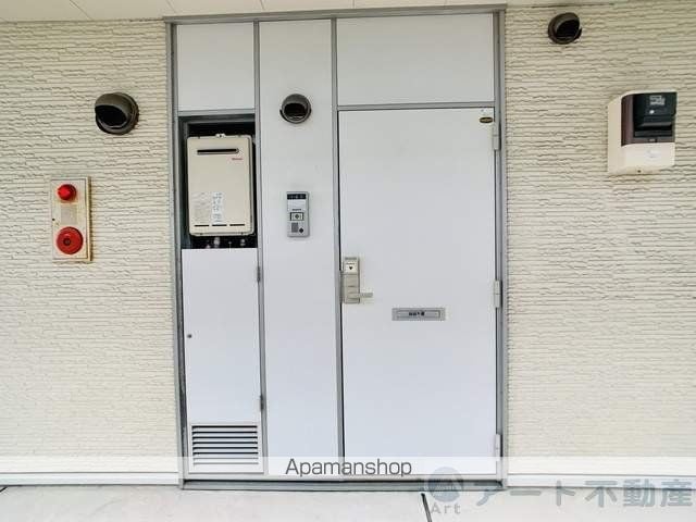 レオパレスリブェールの玄関写真