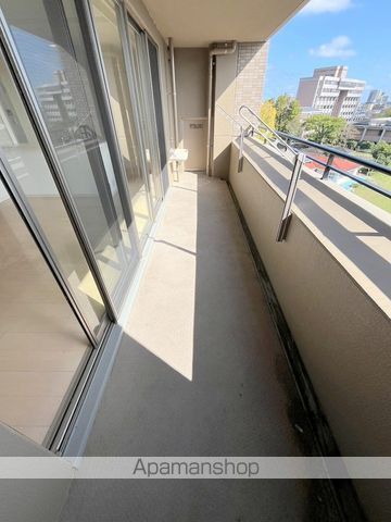 サーパス附属小前の内装写真