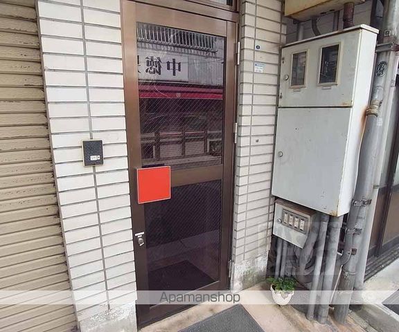 松下ビルの玄関写真
