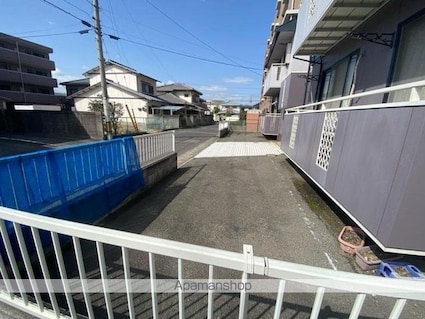 メゾン・ド・アムール[2LDK/53m2]の駐車場