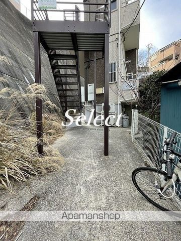 マルル追浜本町の玄関写真