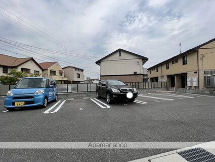 Ｓｑｕａｒｅ　Ｖｉｌｌａ　福島[1DK/30.73m2]の駐車場2