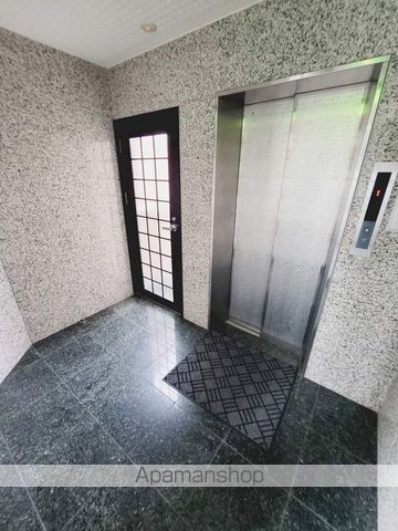 祇園尾前ビルの玄関写真