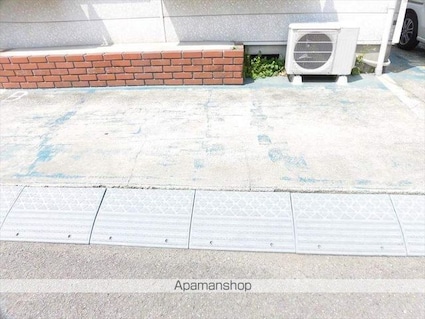 和歌山県和歌山市市小路[2LDK/51m2]の駐車場