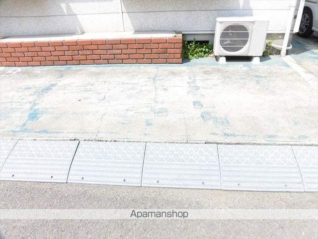 和歌山県和歌山市市小路[2LDK/51m2]の駐車場