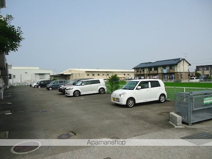 グリーンパーク新井　Ａ棟[3DK/51.09m2]の駐車場1