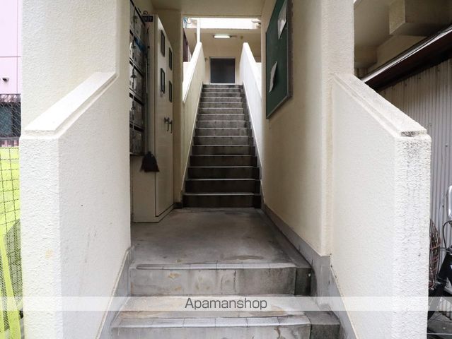 小塩マンションの玄関写真