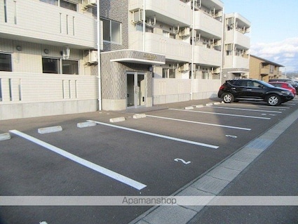 Ｅｘｃｅｌ　Ｃｏｕｒｔ[2LDK/63.98m2]の駐車場