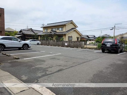 エクレセンス[1LDK/41.04m2]の駐車場1