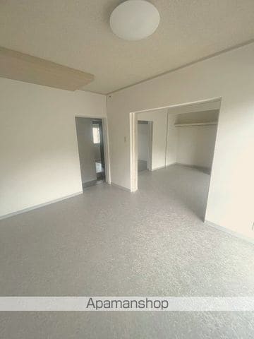 ロイヤル小曽根マンションの内装写真