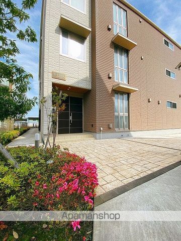 リーフ クレストの玄関写真