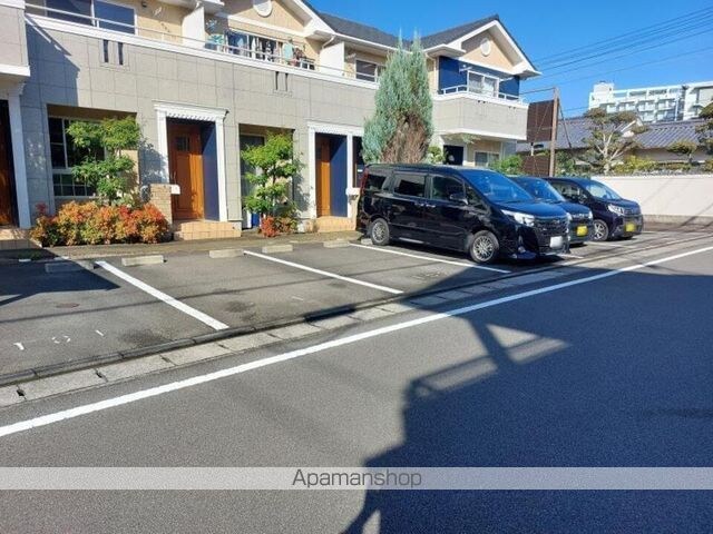 Ｃ’ｅｓｔ　ｊｏｌｉ[2LDK/57.76m2]の駐車場