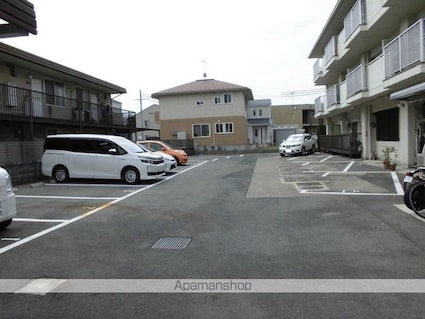 グリーンメゾン白鳥[2LDK/53m2]の駐車場