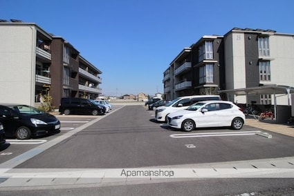 グランマスト西崎　Ｂ棟[2LDK/65.25m2]の駐車場