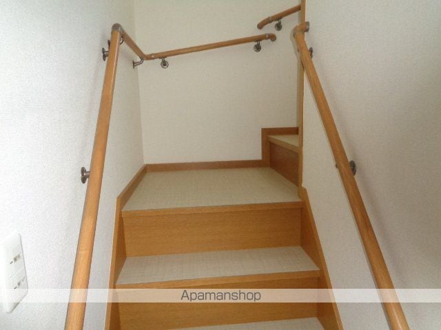員弁郡東員町 2階建 築23年の内装写真