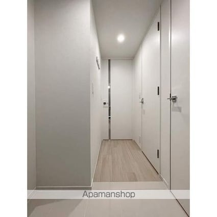 コンフォリア東新宿[1LDK/34.64m2]の玄関