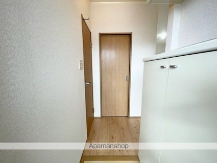 アン・ボヌール[2LDK/45.77m2]の玄関