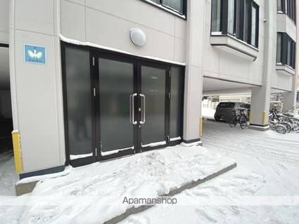 ロイヤルガーデンＡ[1DK/41m2]のエントランス2