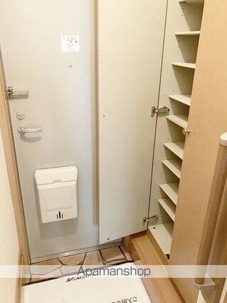 Ｒｏｙａｌ　Ｇａｒｄｅｎ　４００＆１６　ＡＢＣＤ[2DK/59.62m2]の玄関