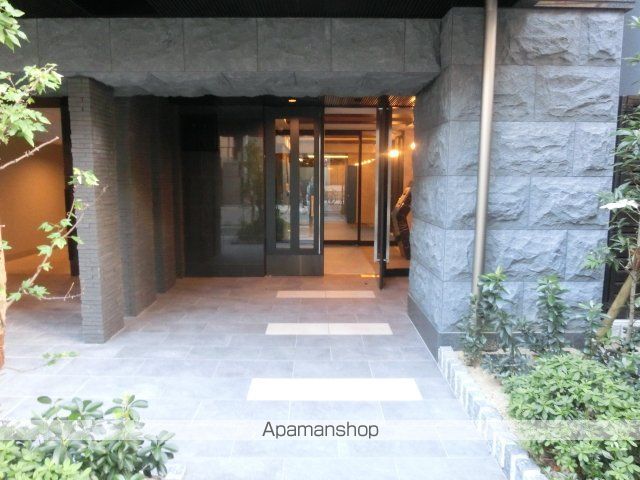 プレサンス心斎橋NISTの玄関写真