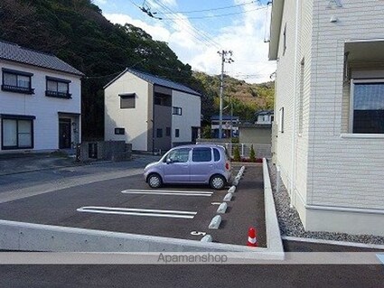 メゾン　コンソラトゥールＡ[1LDK/47.08m2]の駐車場1