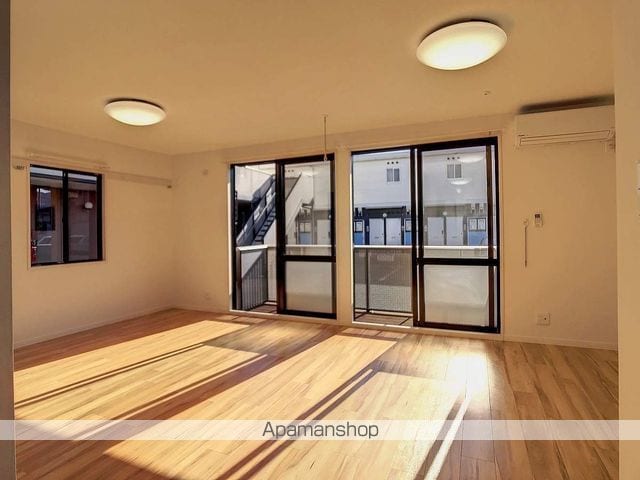 フレグランス本市場Aの内装写真