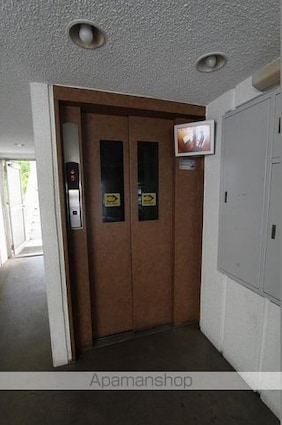 石清尾ハイツ６０２号[3LDK/79.06m2]の共用部1