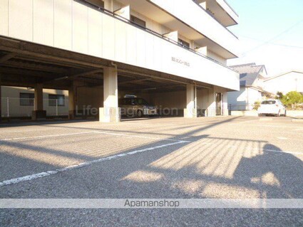 滋賀県長浜市新庄寺町[1K/28.44m2]の駐車場1