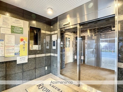 東京都新宿区水道町[1K/16.47m2]のエントランス1