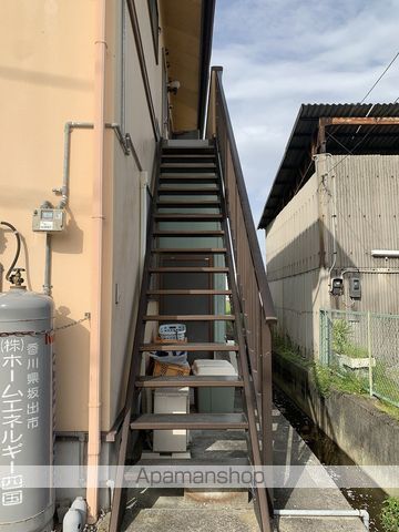 川西町南アパートの玄関写真