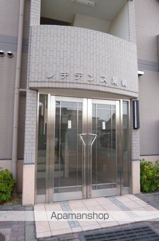 レヂデンス尾崎の玄関写真
