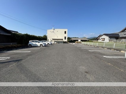 ルミエール　日野　Ⅰ[1LDK/46.22m2]の駐車場