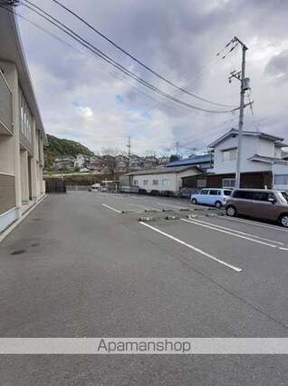 ライツ　シュティルＢ[2DK/45.39m2]の駐車場