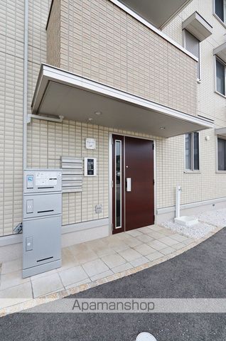 ロイヤルサン B棟の玄関写真