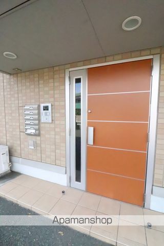 カサベルデ長岡の玄関写真