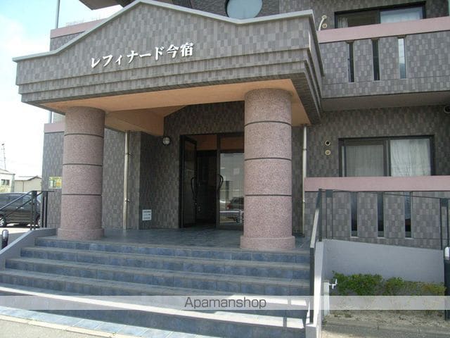 レフィナード今宿の玄関写真