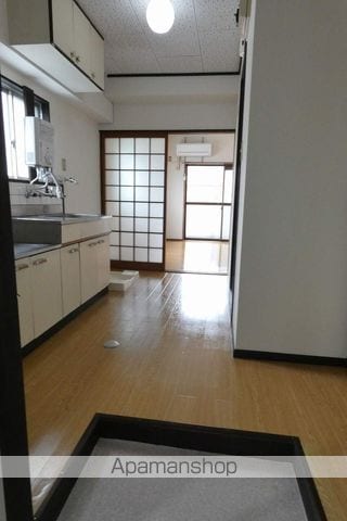 ステップイン金満の内装写真