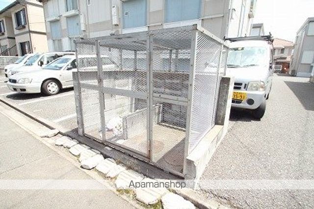 グラスフィールド川鶴E棟の玄関写真