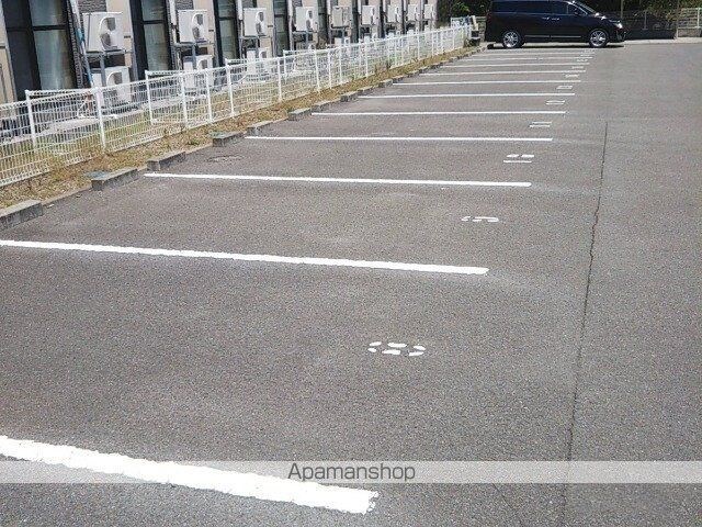 レオパレスマイファミーユ[2DK/49.2m2]の駐車場3