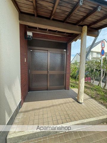 新生町戸建の玄関写真