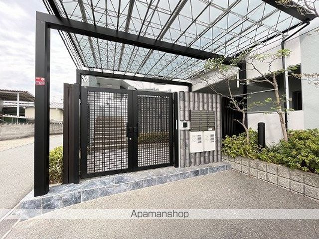 フレンドM東山の玄関写真