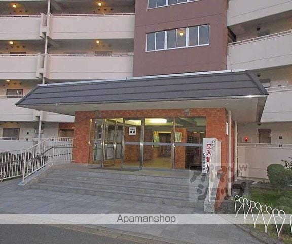 向島ニュータウン3街区D棟の玄関写真