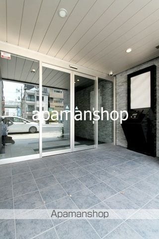 CRYSTALGRANEZ難波WESTの玄関写真