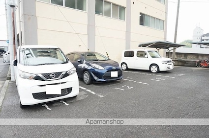 第八中村ビル[3LDK/70.23m2]の駐車場