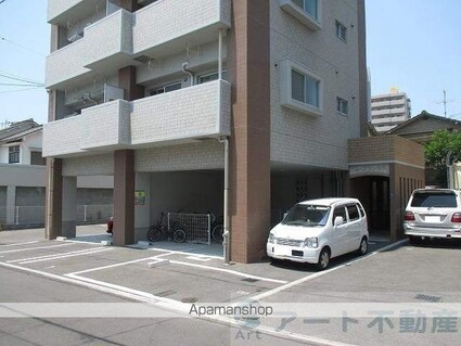 パレ・グラン室町[2DK/40.5m2]の駐車場3