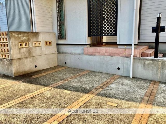玉川台戸建[3LDK/94.5m2]の駐車場