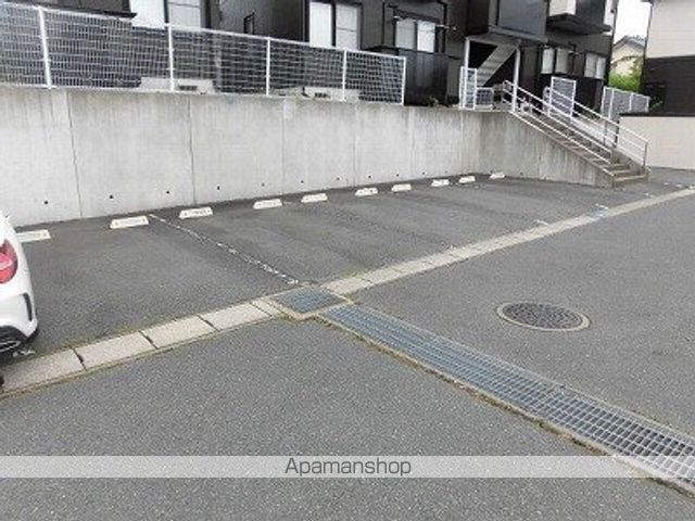 エルミタージュＡ[2DK/38.9m2]の駐車場