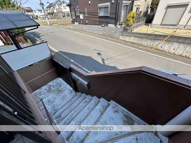 東武東上線 新河岸駅 徒歩15分 2階建 築31年の玄関写真