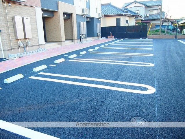 イーストシュラインⅡ[2LDK/57.93m2]の駐車場1